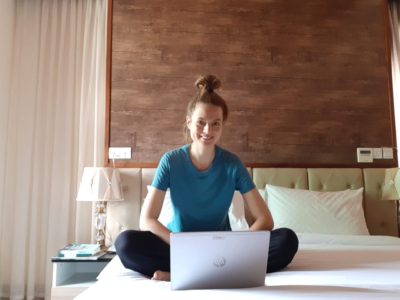 Katariina Väisänen hotellikaranteenissa Phnom Penhissä.