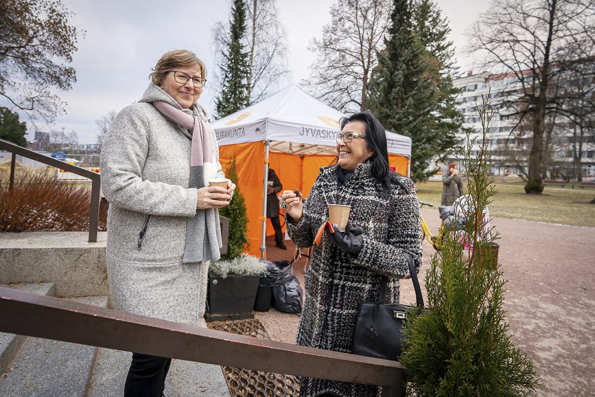 Kädenvääntöä  ja yhteistyötä