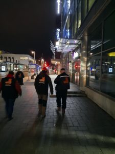 Palveluoperaatio Saappaan työntekijöitä Jyväskylän keskustan yössä. 