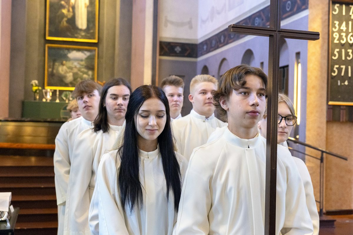 Konfirmaation Taulumäen kirkossa.