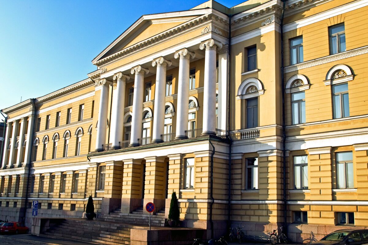 Helsingin yliopiston päärakennuksen julkisivu
